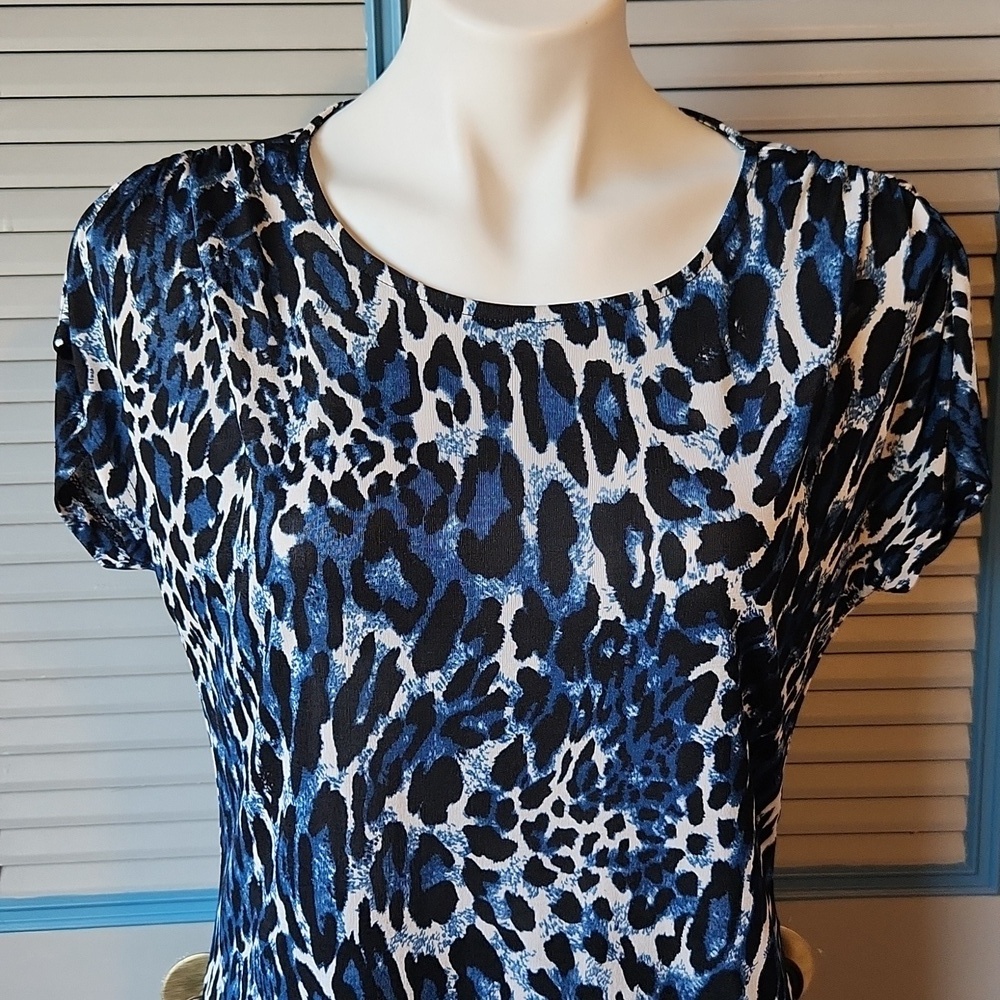 Jocelyn Smith Top Blue Leopard Print Top - Picture 3 of 11